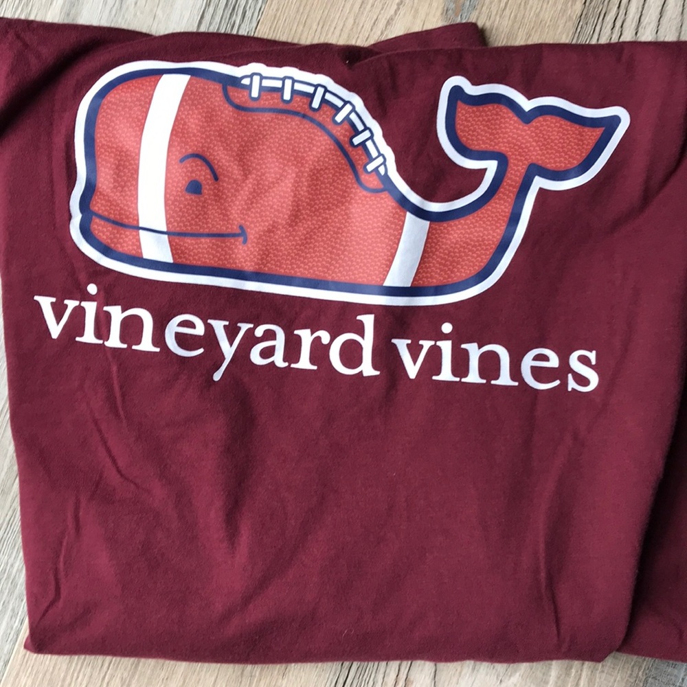 Vineyard Vines | L | long sleeve T | football